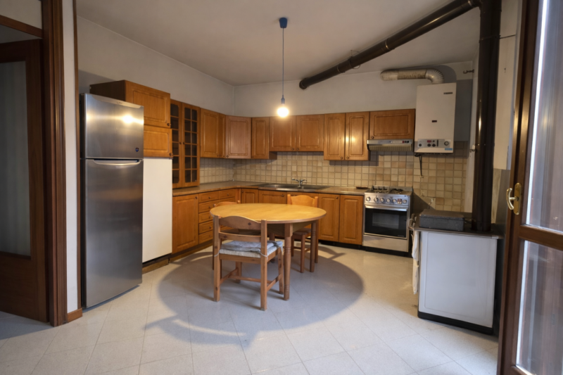 Nel cuore pulsante di Brogliano, proponiamo in vendita una splendida porzione di bifamiliare che ...