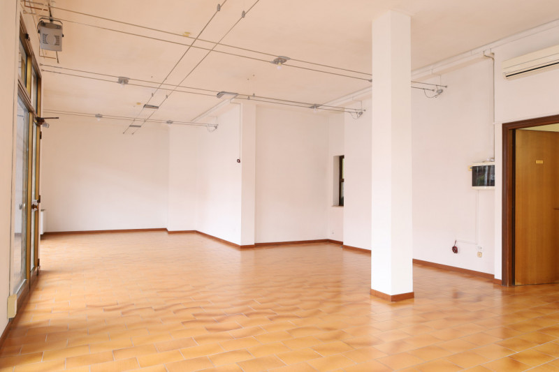 ANCONETTA

Inserito in una zona comoda a tutti i principali servizi e a pochi minuti dal centro.
...