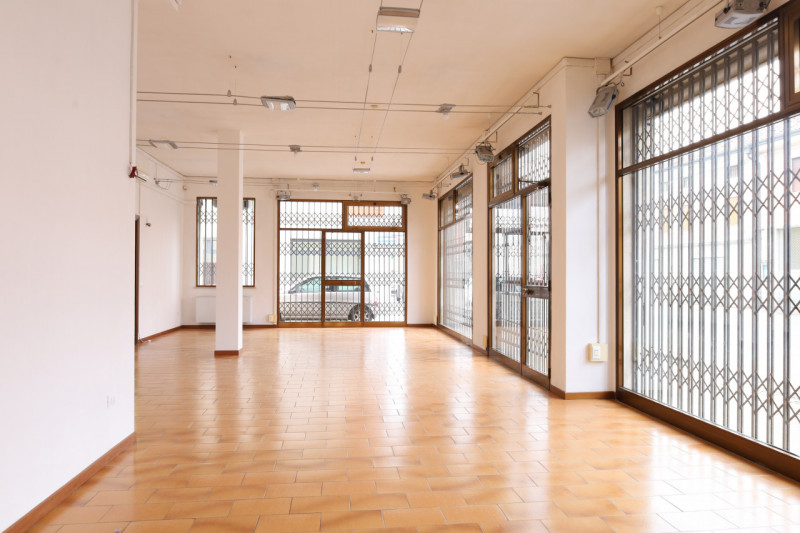 ANCONETTA

Inserito in una zona comoda a tutti i principali servizi e a pochi minuti dal centro.
...