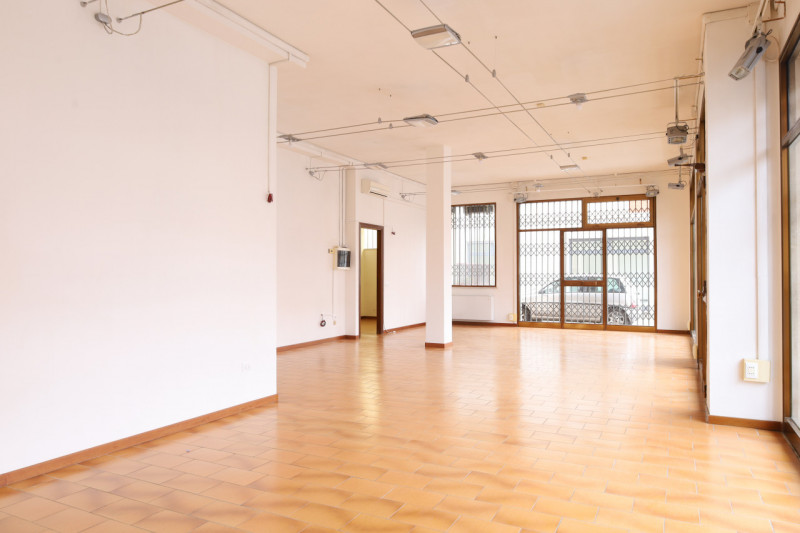 ANCONETTA

Inserito in una zona comoda a tutti i principali servizi e a pochi minuti dal centro.
...