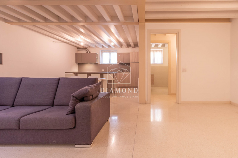 DISPONIBILE DA SUBITO.

Falzè di Trevignano: appartamento disposto su due livelli, al piano terra...