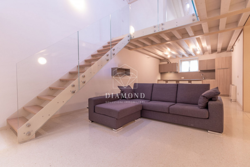 DISPONIBILE DA SUBITO.

Falzè di Trevignano: appartamento disposto su due livelli, al piano terra...