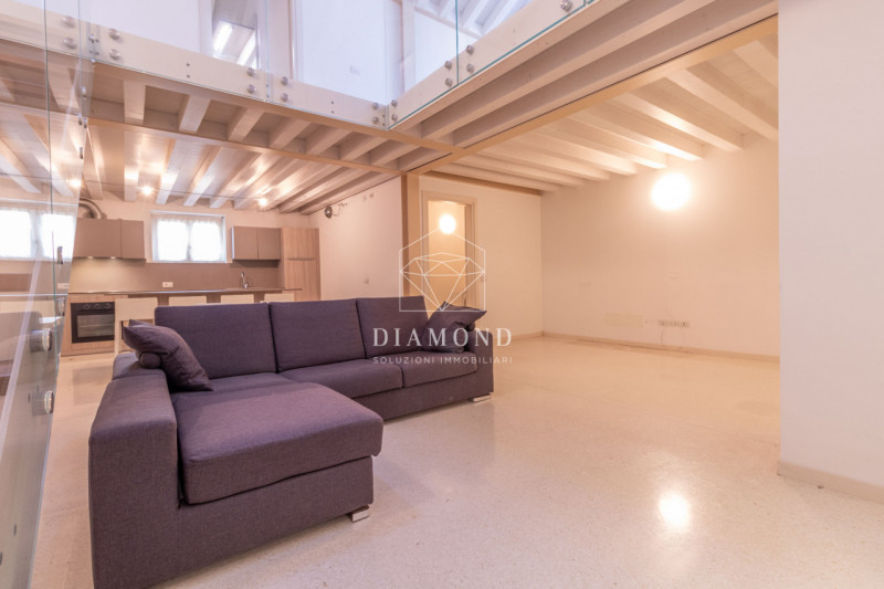 DISPONIBILE DA SUBITO.

Falzè di Trevignano: appartamento disposto su due livelli, al piano terra...