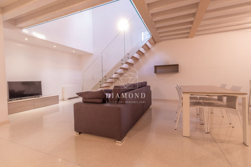 DISPONIBILE DA SUBITO.

Falzè di Trevignano: appartamento disposto su due livelli, al piano terra...