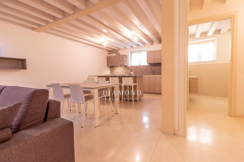 DISPONIBILE DA SUBITO.

Falzè di Trevignano: appartamento disposto su due livelli, al piano terra...