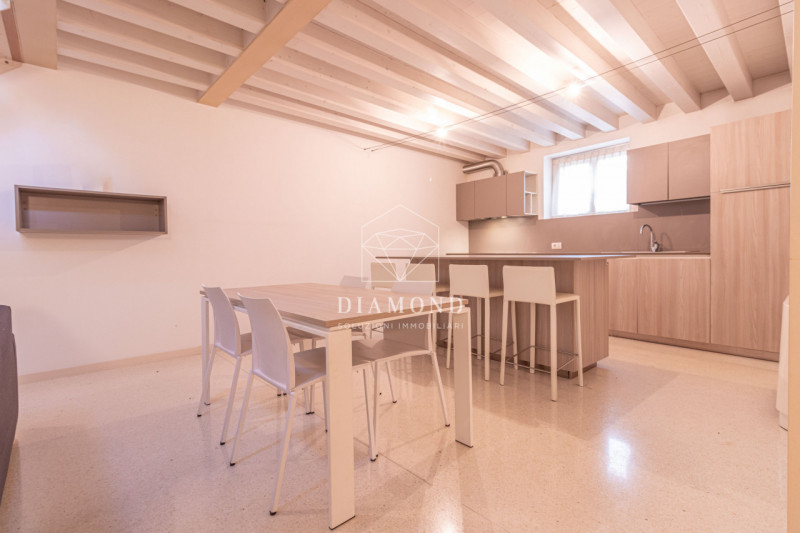 DISPONIBILE DA SUBITO.

Falzè di Trevignano: appartamento disposto su due livelli, al piano terra...