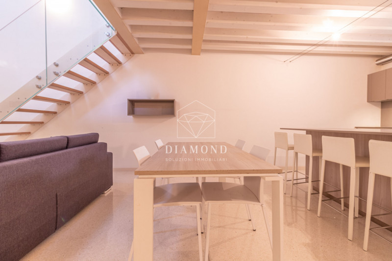 DISPONIBILE DA SUBITO.

Falzè di Trevignano: appartamento disposto su due livelli, al piano terra...