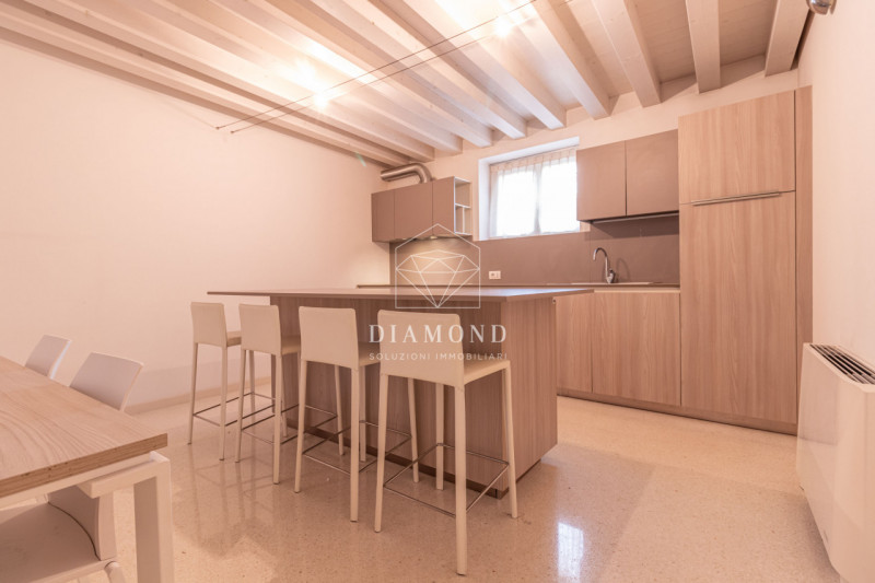 DISPONIBILE DA SUBITO.

Falzè di Trevignano: appartamento disposto su due livelli, al piano terra...