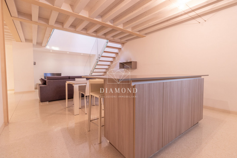 DISPONIBILE DA SUBITO.

Falzè di Trevignano: appartamento disposto su due livelli, al piano terra...