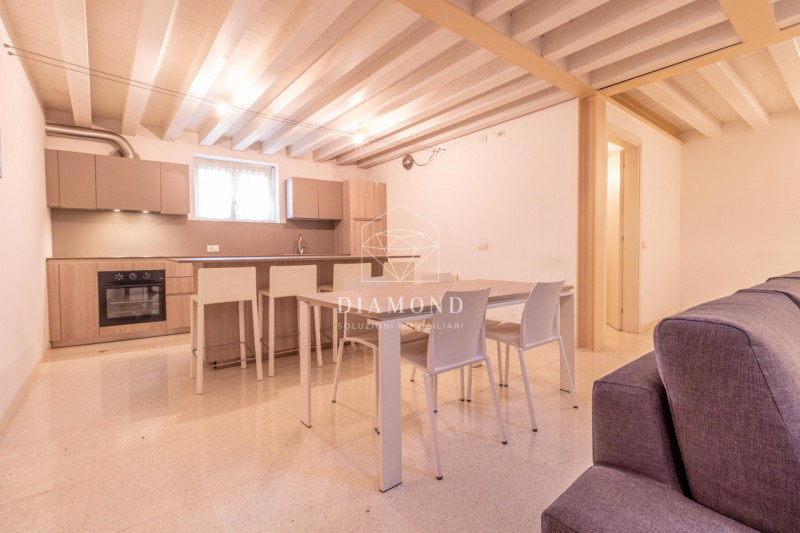 DISPONIBILE DA SUBITO.

Falzè di Trevignano: appartamento disposto su due livelli, al piano terra...