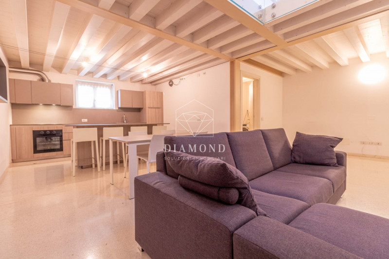 DISPONIBILE DA SUBITO.

Falzè di Trevignano: appartamento disposto su due livelli, al piano terra...