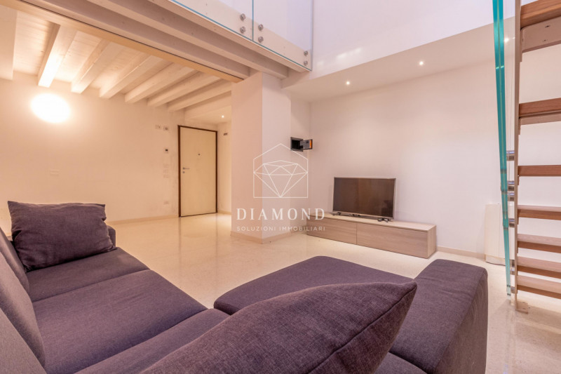 DISPONIBILE DA SUBITO.

Falzè di Trevignano: appartamento disposto su due livelli, al piano terra...