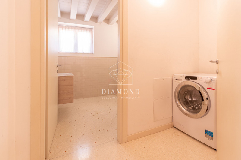 DISPONIBILE DA SUBITO.

Falzè di Trevignano: appartamento disposto su due livelli, al piano terra...