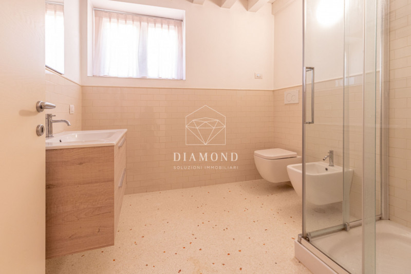 DISPONIBILE DA SUBITO.

Falzè di Trevignano: appartamento disposto su due livelli, al piano terra...