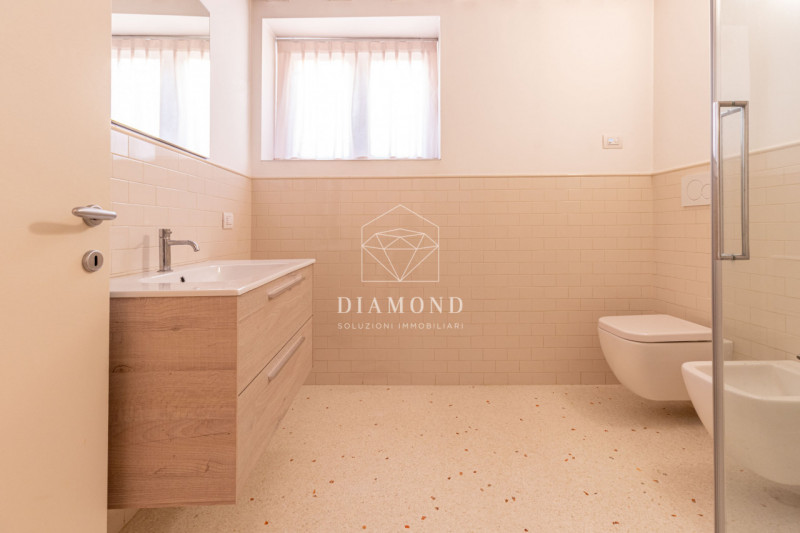 DISPONIBILE DA SUBITO.

Falzè di Trevignano: appartamento disposto su due livelli, al piano terra...