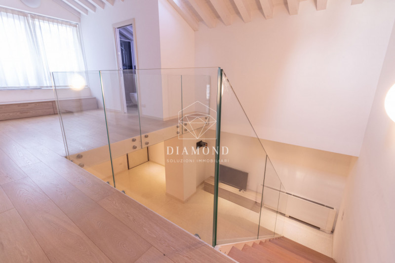 DISPONIBILE DA SUBITO.

Falzè di Trevignano: appartamento disposto su due livelli, al piano terra...