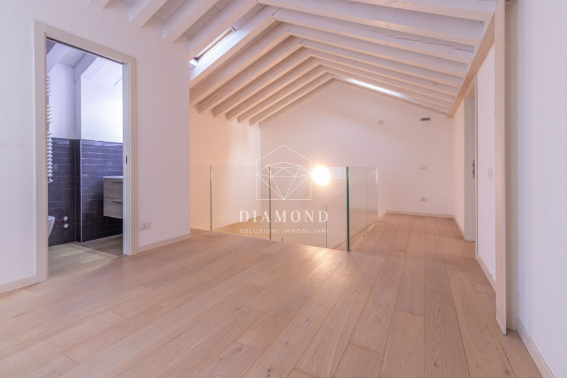 DISPONIBILE DA SUBITO.

Falzè di Trevignano: appartamento disposto su due livelli, al piano terra...