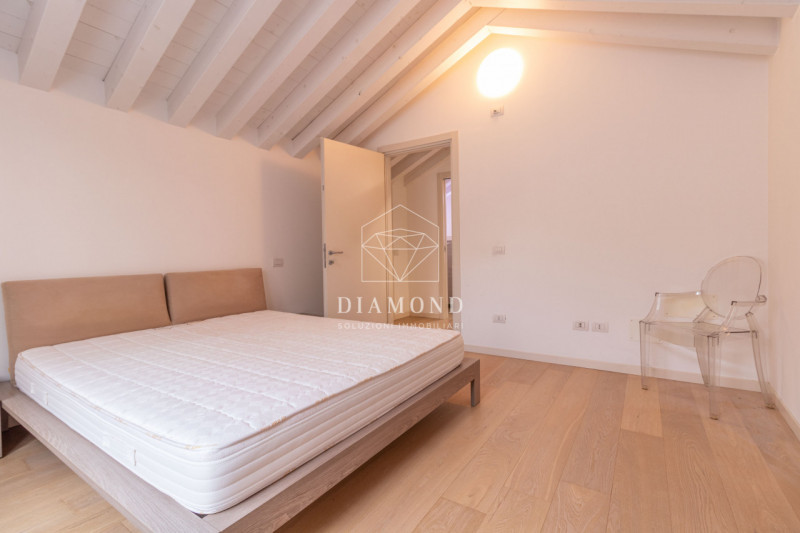 DISPONIBILE DA SUBITO.

Falzè di Trevignano: appartamento disposto su due livelli, al piano terra...