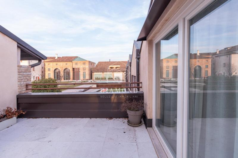 DISPONIBILE DA SUBITO.

Falzè di Trevignano: appartamento disposto su due livelli, al piano terra...