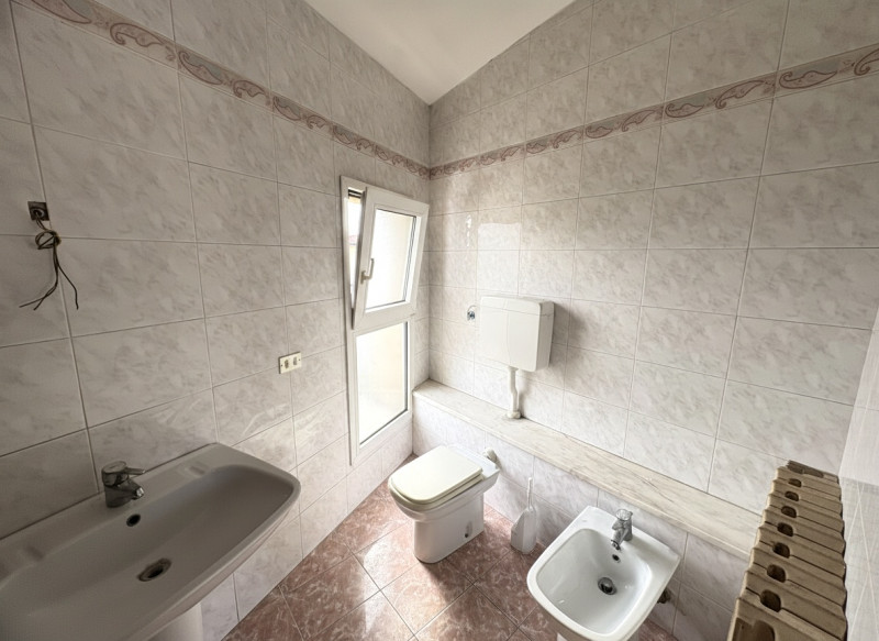 Nel pieno centro di Teolo, lungo una delle principali arterie del paese, proponiamo in vendita un...