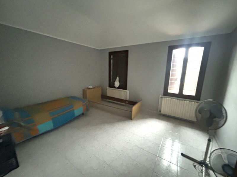 Nel pieno centro di Teolo, lungo una delle principali arterie del paese, proponiamo in vendita un...