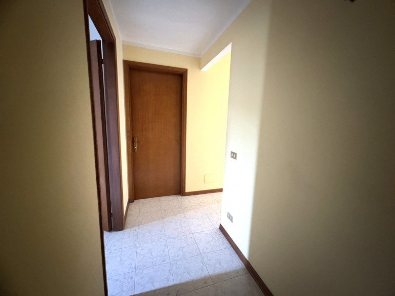 Nel pieno centro di Teolo, lungo una delle principali arterie del paese, proponiamo in vendita un...