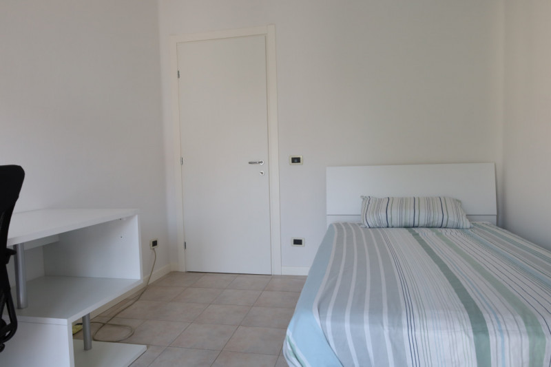 ARACELI

Inserito in un quartiere residenziale, zona ben abitata e molto tranquilla. L'appartamen...