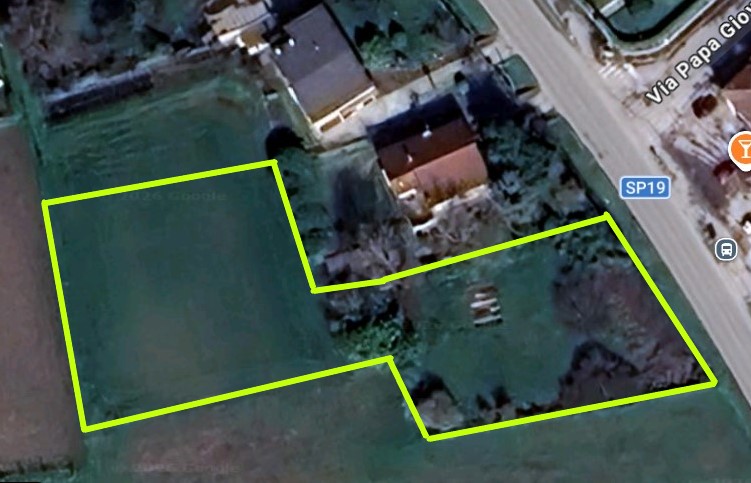 Proponiamo in vendita un interessante terreno, di circa 2.790 mq, situato nel comune di Merlara, ...