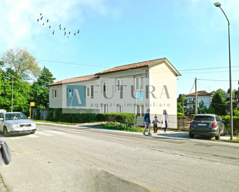 In contesto di sole 6 unità abitative, attualmente in fase di completa ristrutturazione, proponia...