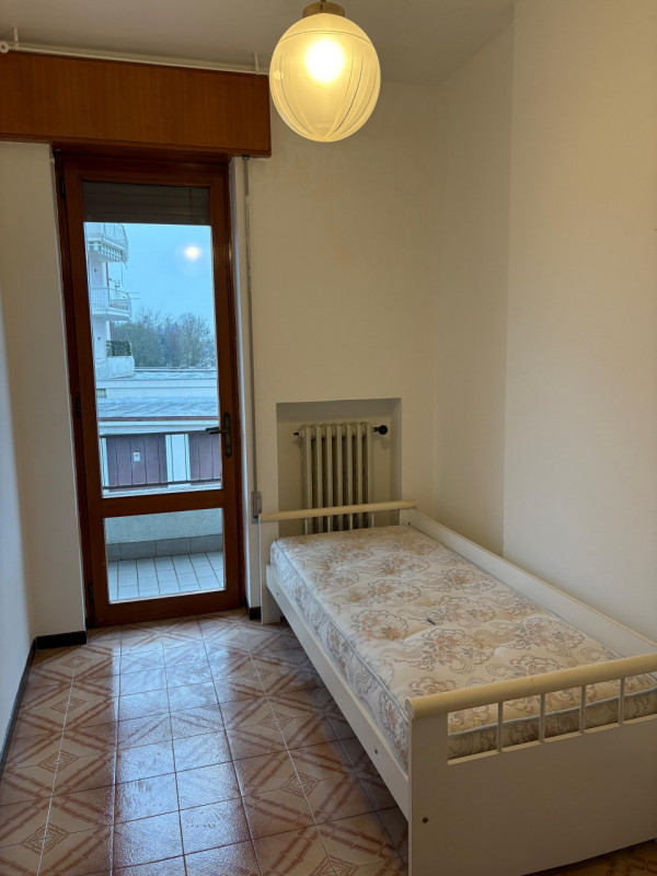 SELVAZZANO DENTRO - AFFITTASI , SOLO REFERENZIATI , APPARTAMENTO IN PICCOLO STABILE CON INGRESSO ...