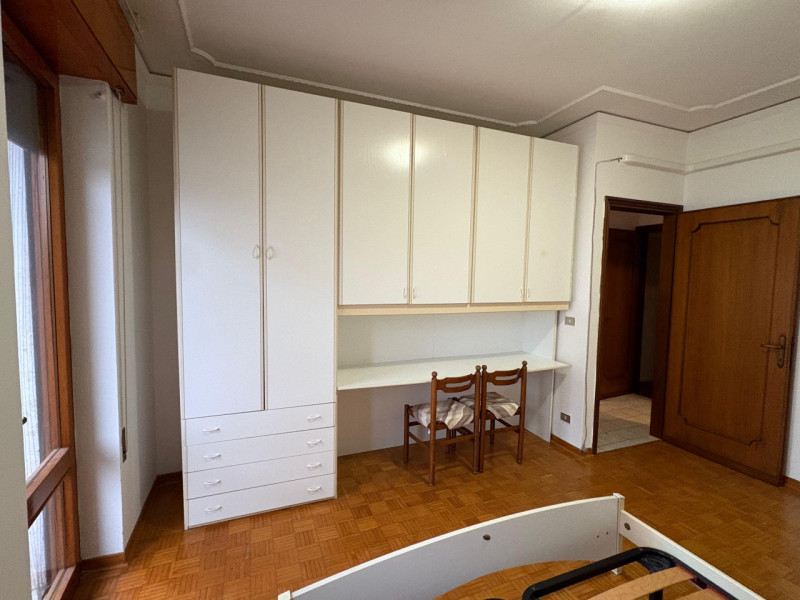 SELVAZZANO DENTRO - AFFITTASI , SOLO REFERENZIATI , APPARTAMENTO IN PICCOLO STABILE CON INGRESSO ...