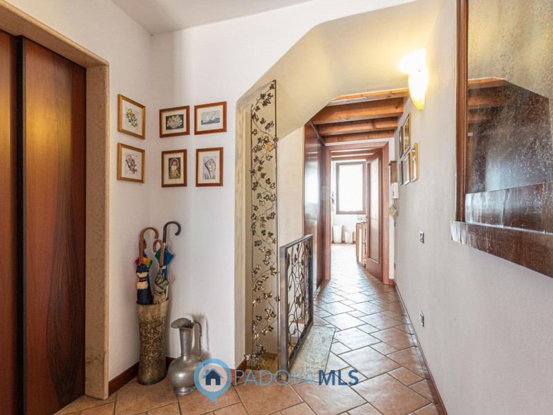 Immobile in esclusiva al Gruppo Padova MLS
Situato nel cuore pulsante del Centro Storico di Padov...