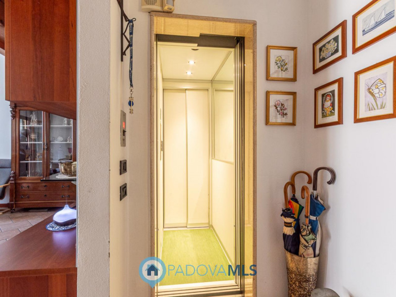 Immobile in esclusiva al Gruppo Padova MLS
Situato nel cuore pulsante del Centro Storico di Padov...