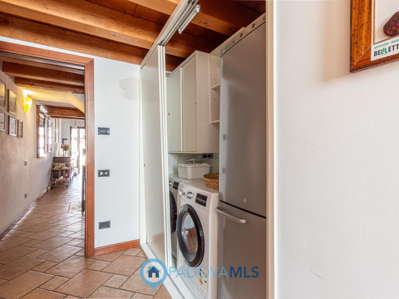 Immobile in esclusiva al Gruppo Padova MLS
Situato nel cuore pulsante del Centro Storico di Padov...