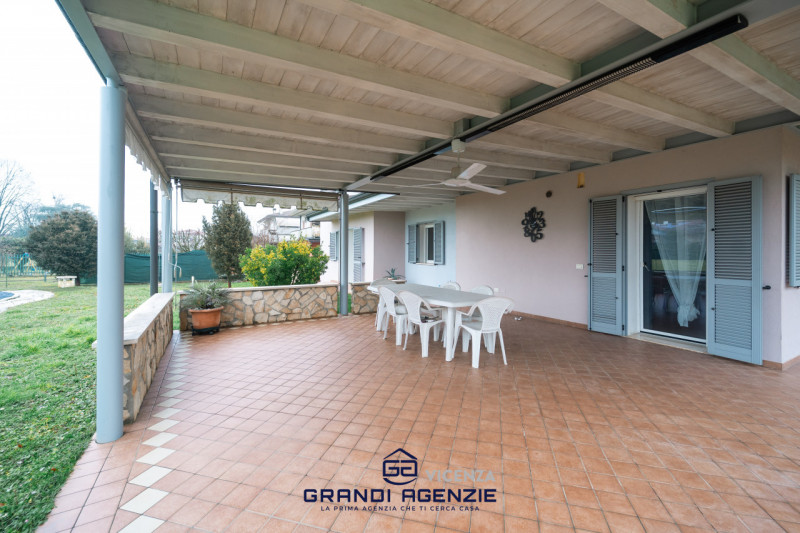 Situata in un contesto residenziale servito e apprezzato per la sua tranquillità, a Cavazzale di ...