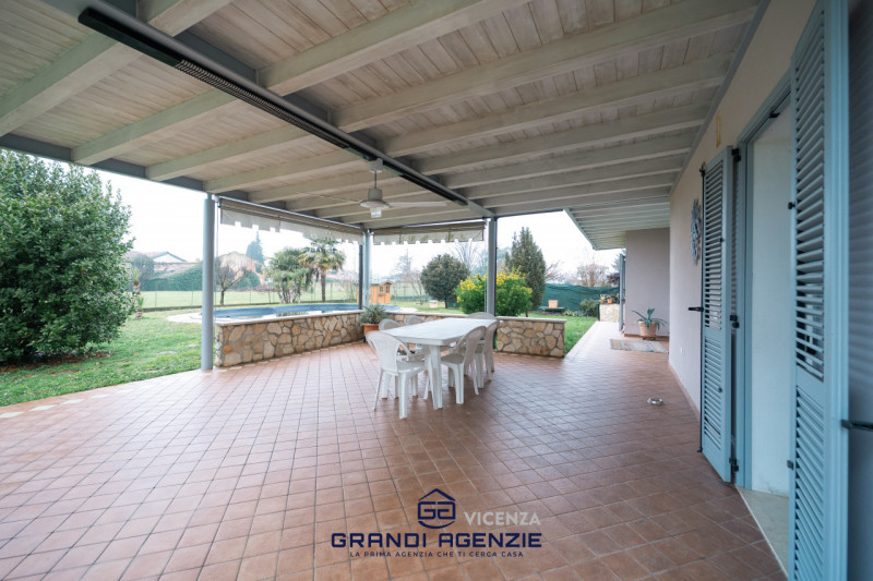 Situata in un contesto residenziale servito e apprezzato per la sua tranquillità, a Cavazzale di ...