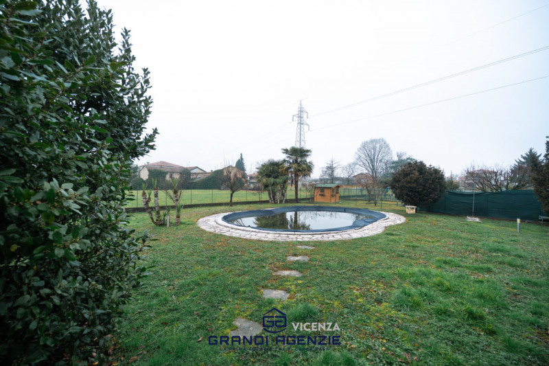 Situata in un contesto residenziale servito e apprezzato per la sua tranquillità, a Cavazzale di ...