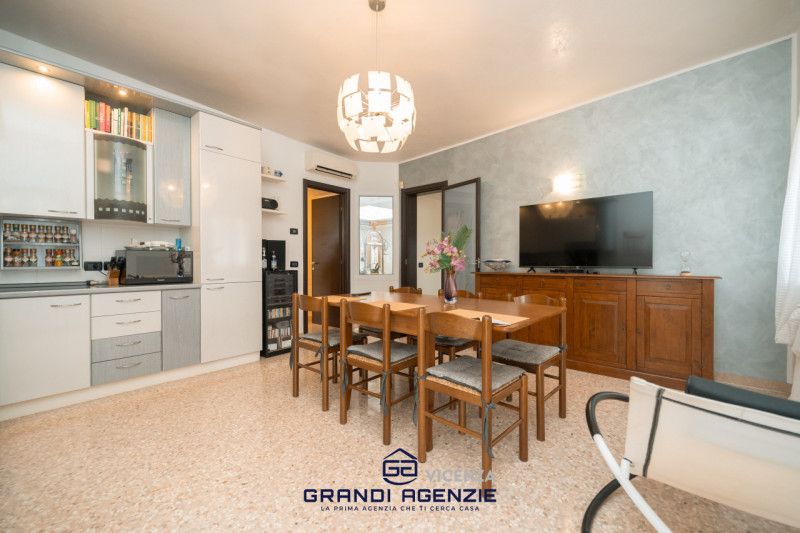 Situata in un contesto residenziale servito e apprezzato per la sua tranquillità, a Cavazzale di ...