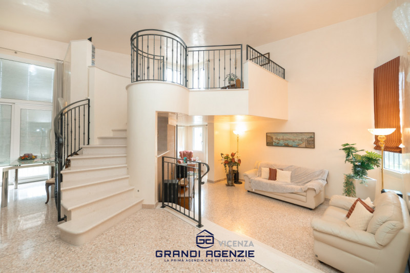 Situata in un contesto residenziale servito e apprezzato per la sua tranquillità, a Cavazzale di ...