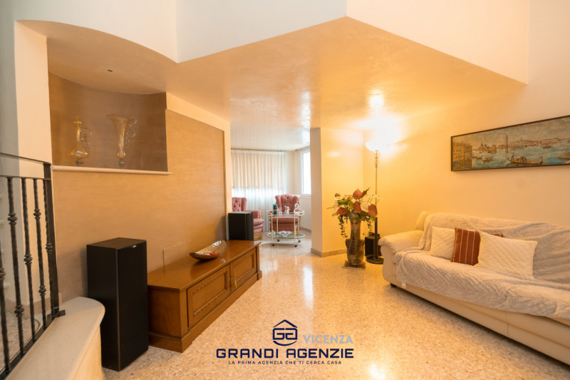 Situata in un contesto residenziale servito e apprezzato per la sua tranquillità, a Cavazzale di ...