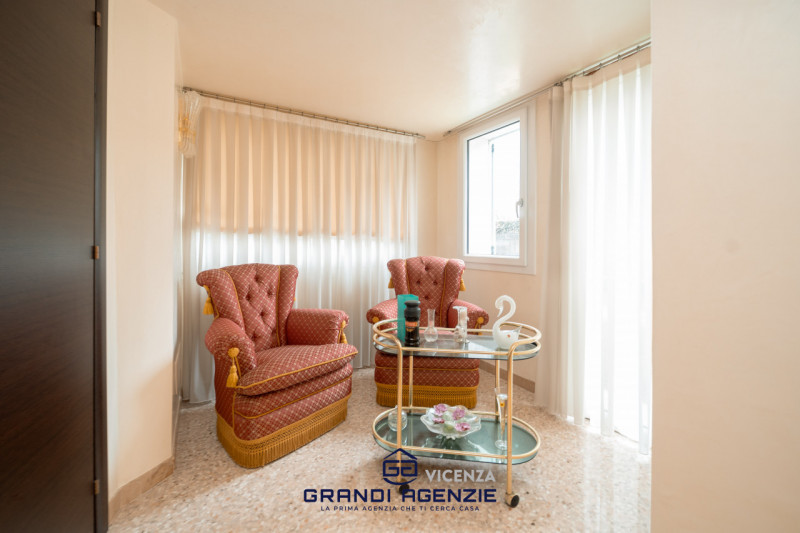 Situata in un contesto residenziale servito e apprezzato per la sua tranquillità, a Cavazzale di ...