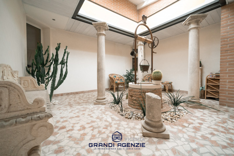 Situata in un contesto residenziale servito e apprezzato per la sua tranquillità, a Cavazzale di ...