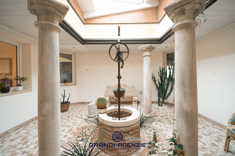 Situata in un contesto residenziale servito e apprezzato per la sua tranquillità, a Cavazzale di ...