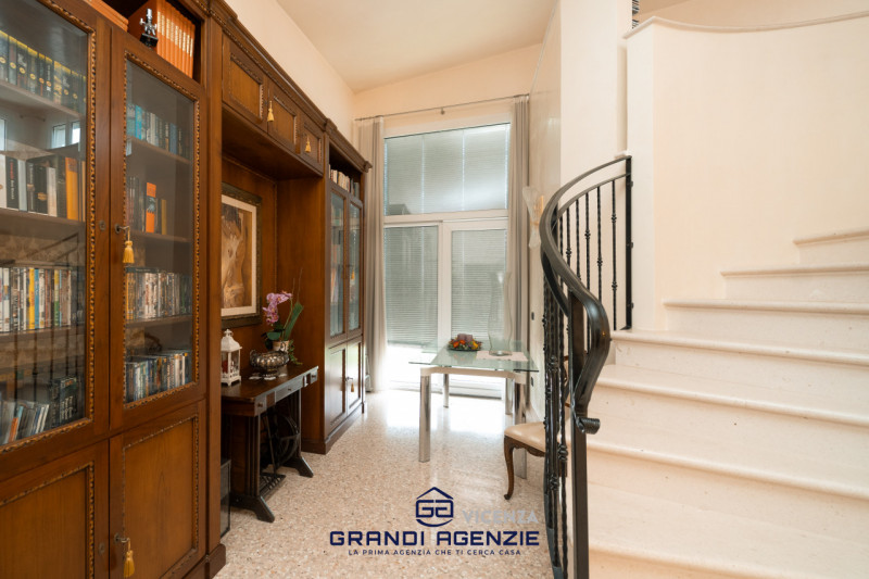 Situata in un contesto residenziale servito e apprezzato per la sua tranquillità, a Cavazzale di ...