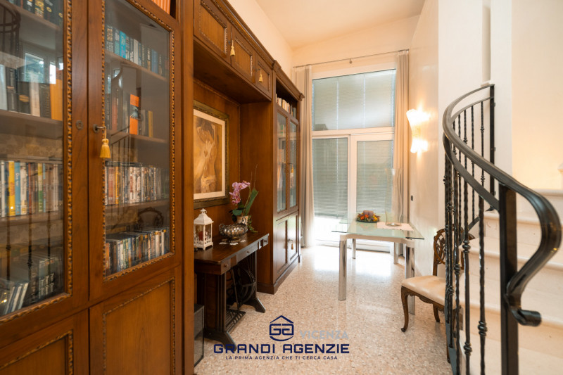 Situata in un contesto residenziale servito e apprezzato per la sua tranquillità, a Cavazzale di ...