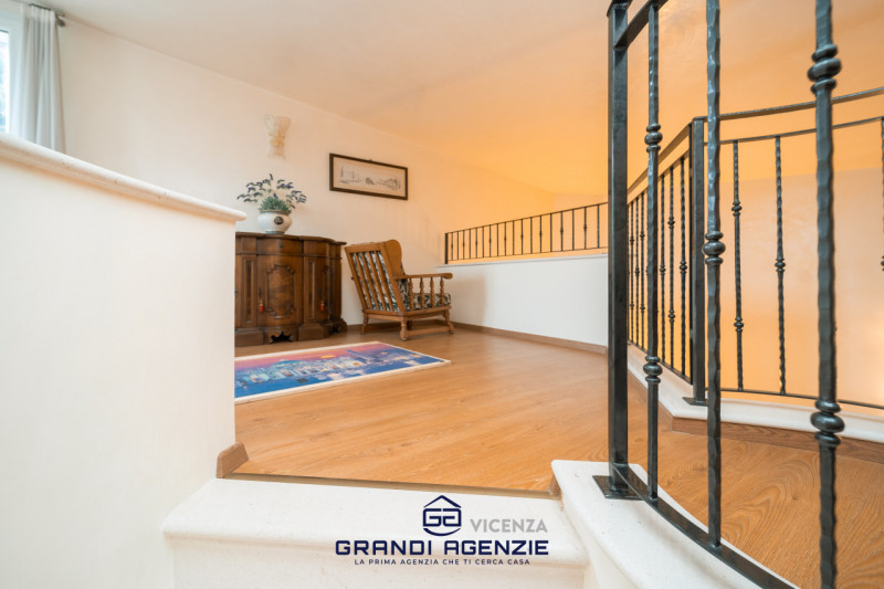 Situata in un contesto residenziale servito e apprezzato per la sua tranquillità, a Cavazzale di ...