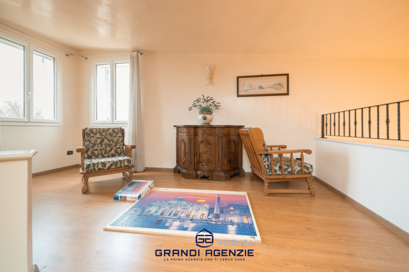 Situata in un contesto residenziale servito e apprezzato per la sua tranquillità, a Cavazzale di ...