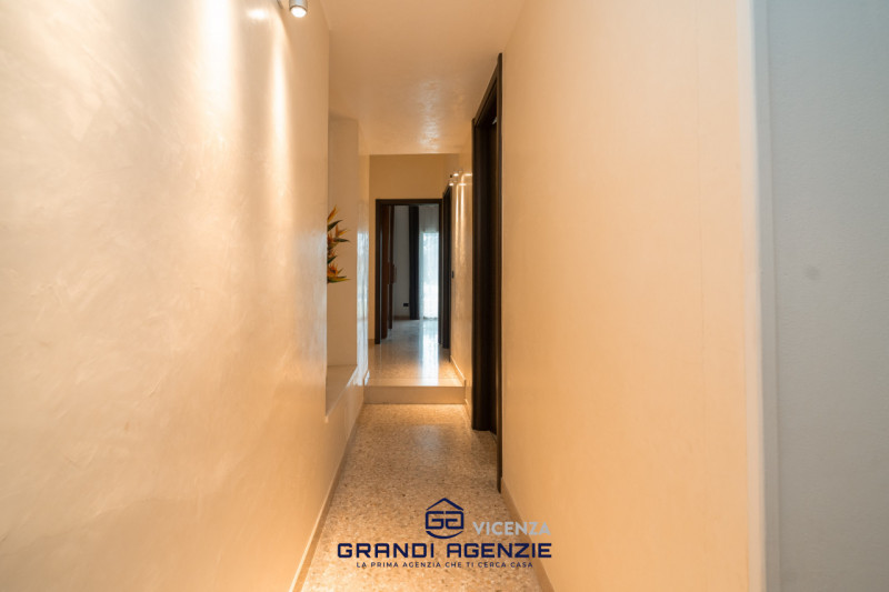 Situata in un contesto residenziale servito e apprezzato per la sua tranquillità, a Cavazzale di ...