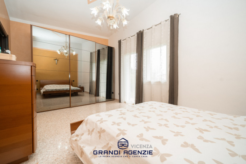 Situata in un contesto residenziale servito e apprezzato per la sua tranquillità, a Cavazzale di ...