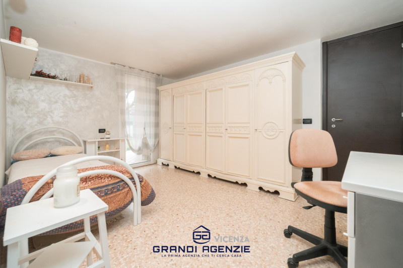 Situata in un contesto residenziale servito e apprezzato per la sua tranquillità, a Cavazzale di ...